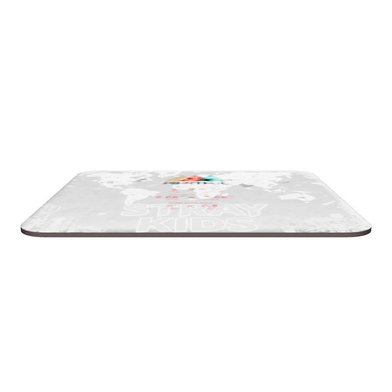 Tapis de souris : L’instant suspendu — Stray Kids, entre chaque mouvement, une nouvelle perspective.