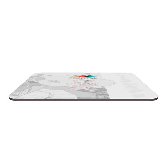 Tapis de souris : L’instant suspendu entre l’élan et le repos — Stray Kids, la présence dans l’absence.