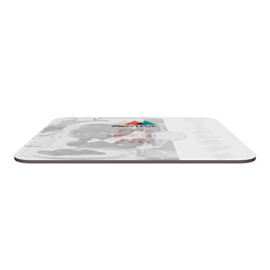 Tapis de souris : La surface où le geste devient langage — Stray Kids, la parole muette du mouvement.