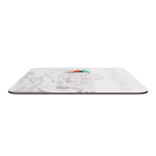 Tapis de souris : Le terrain calme où naissent les tempêtes — Stray Kids, le feu tranquille sous la surface.