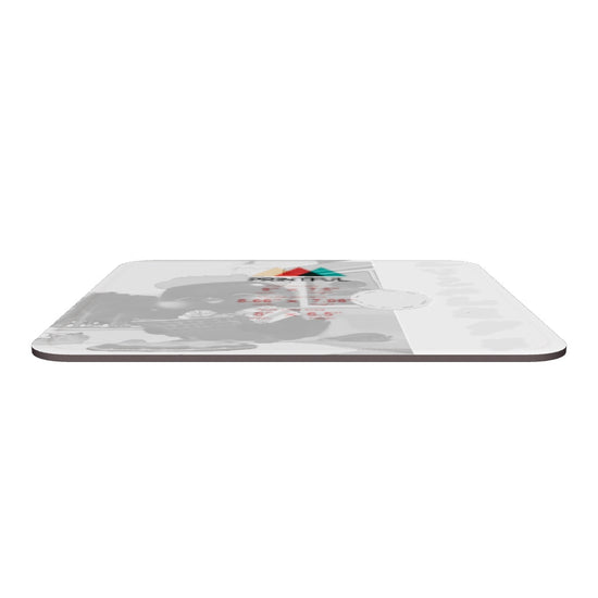 Tapis de souris : Une frontière invisible entre le réel et l’imaginaire — Stray Kids, les passeurs de mondes.